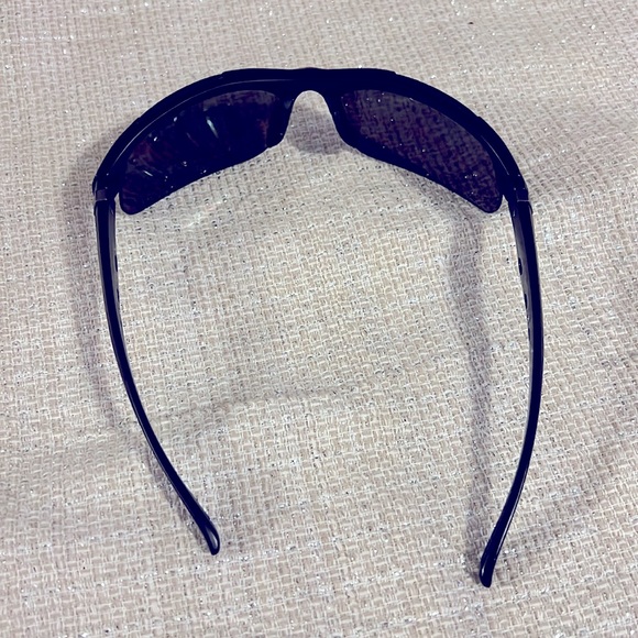 Men’s Sporty Designer Sunglasses - Picture 6 of 6